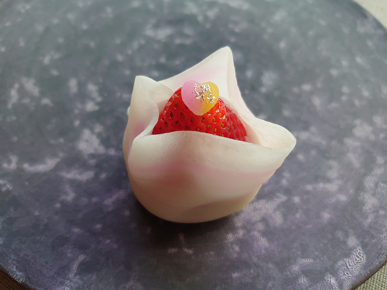 フルーツ餅【つぼみ苺】入荷しました。